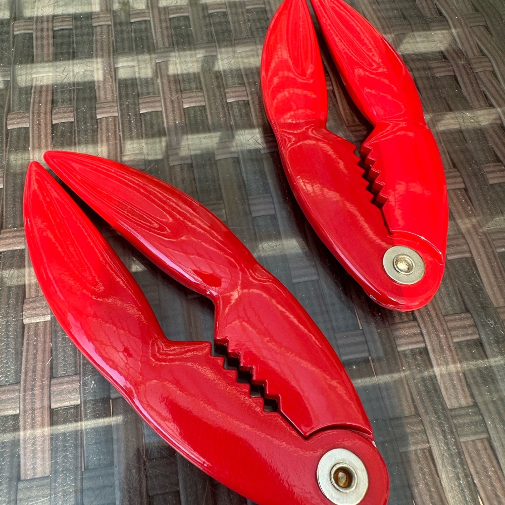 Enamel Lobster 🦞 Claw Lobster Crackers